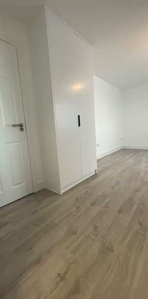 Studio Flat, London, N13 - Photo 1