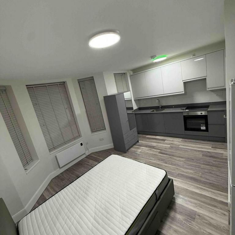 Studio to rent - Photo 1