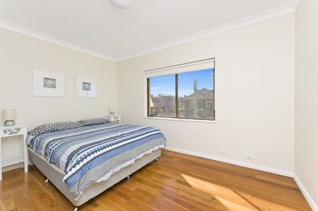 Unfurnished 3 Bedroom Apartment In the heart of Coogee! - Photo 3