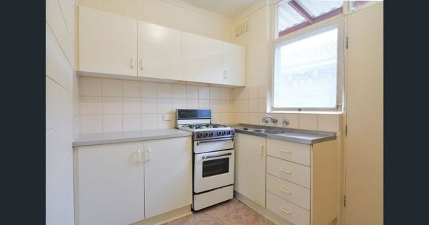 Affordable living - close to shops & transport - Photo 1