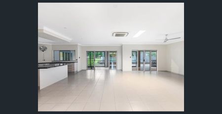 Luxurious Property with Stunning Mountain Views in Peaceful Gordonvale - Photo 4