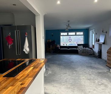 1 bedroom in a house share to rent - Photo 2