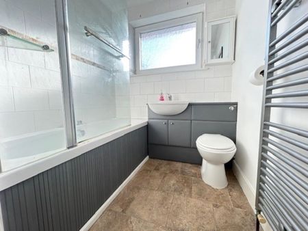 3 bedroom terraced house to rent - Photo 5