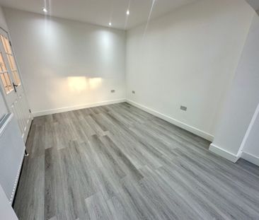 Long Readings Lane, Berkshire, SL2 - Photo 1