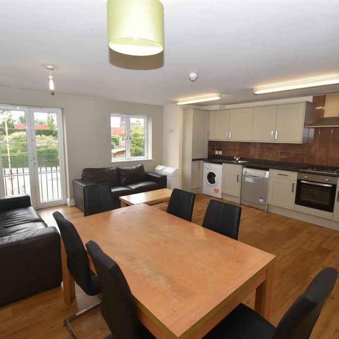 6 bedroom flat to rent - Photo 1