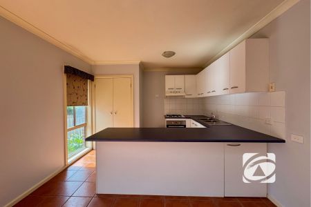 FRESHLY PAINTED THROUGHOUT UNIT IN GREAT LOCATION! - Photo 5