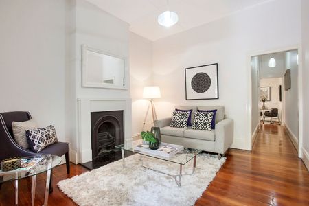 One Bedroom House with Parking - Photo 4