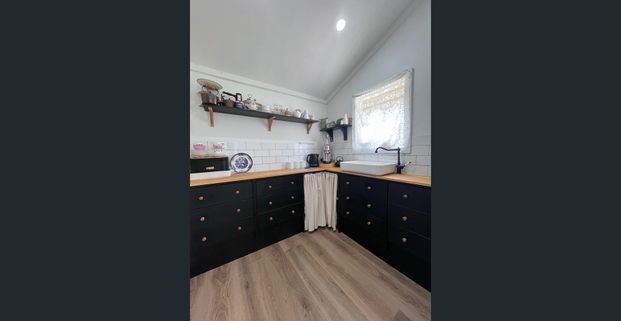 JUST STUNNING - Photo 1