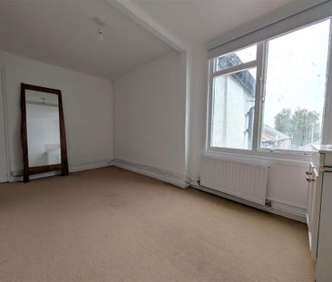 3 bedroom apartment to rent - Photo 2