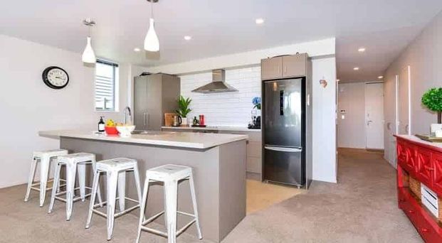 HALSWELL - FOUR BEDROOM HOME + PLUS STUDY, THREE BATHROOMS, HEAT PUMP, DOUBLE GARAGE - Photo 1