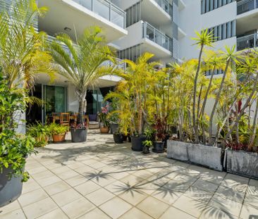 MODERN APARTMENT WITH MASSIVE PRIVATE OUTDOOR DECK - Photo 4