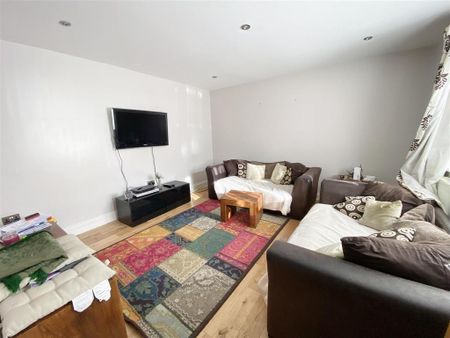 5 bedroom end of terrace house to rent - Photo 3