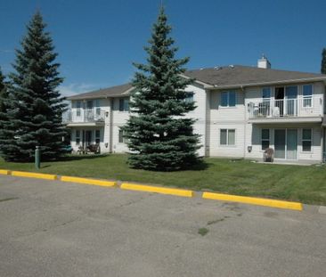 Stony Plain Ground Floor 2-Bedroom Condo - Photo 1