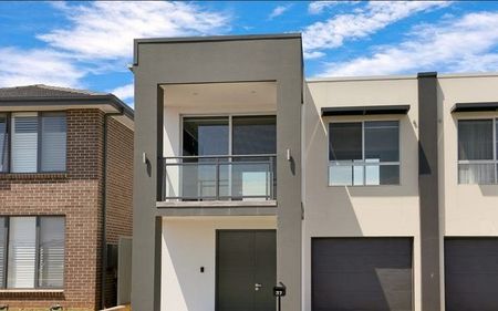 Comfortable 4-Bedroom House in Schofields - Photo 3