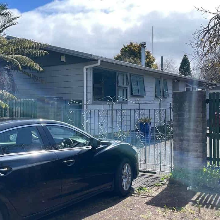 Tidy 3 Bedroom 1 Bathroom House - Pet Friendly - Photo 1