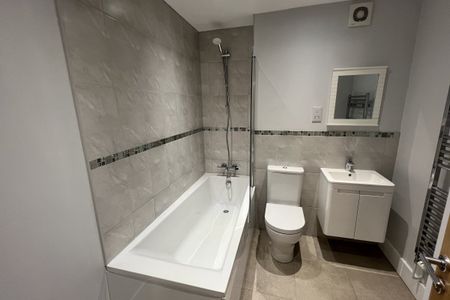 Lily Close - Photo 4