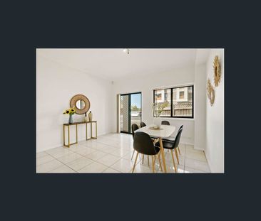 YOUR STYLISH URBAN RETREAT! - Photo 2