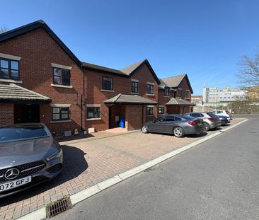 Crescent Drive, Aldershot, Hampshire, GU12 - Photo 3