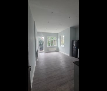 3 Bed Flat, Babington Road, SW16 - Photo 1