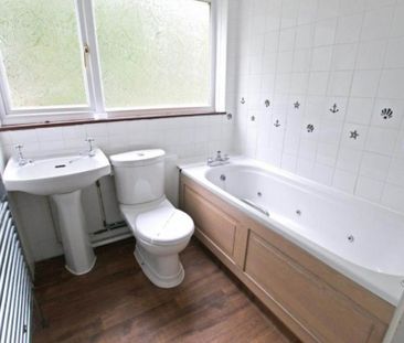 3 bedroom terraced house to rent - Photo 3