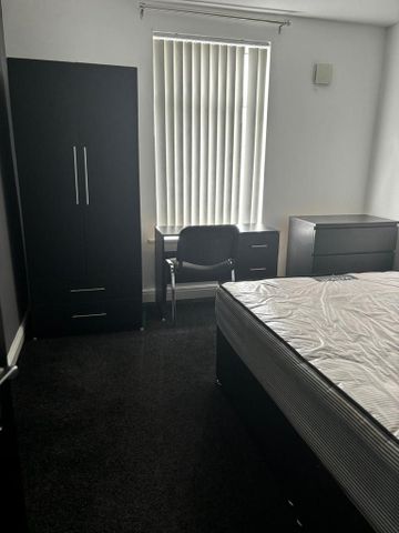 1 bedroom in a house share to rent - Photo 2