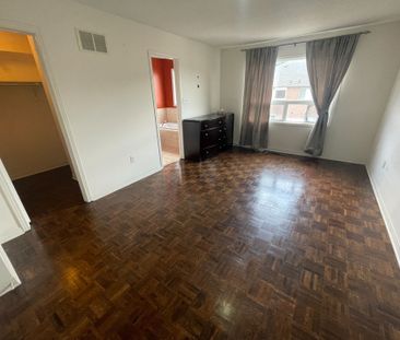 For Lease - 17 Neuchatel Avenue, Vaughan, Ontario - Photo 2