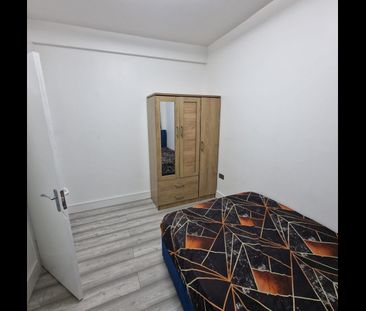 Room in a Shared House, Capworth Street, E10 - Photo 1