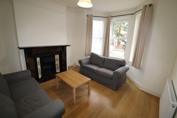 1 bedroom in a house share to rent - Photo 1