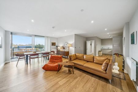 3 bedroom flat to rent - Photo 2