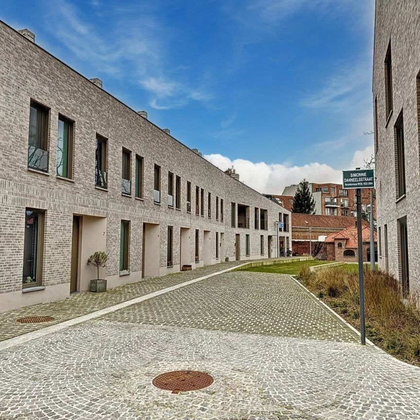 Centraal gelegen, ruim en energiezuinig appartement met 3 slaapkamers - Photo 1