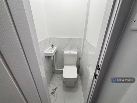 3 bedroom semi-detached house to rent - Photo 2