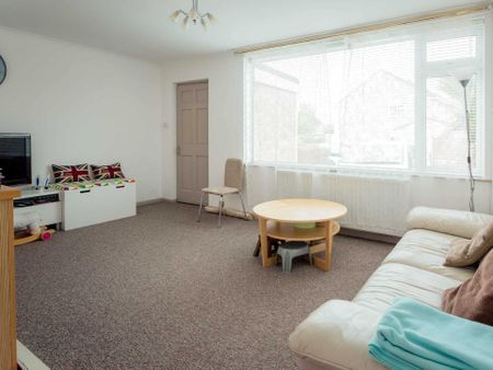 Harcourt Gardens, Weston - Photo 3