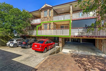 Stylish 2-Bedroom Apartment in the Heart of Coorparoo - Photo 5