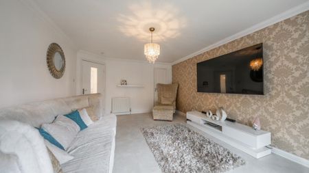 5 bedroom detached house to rent - Photo 2