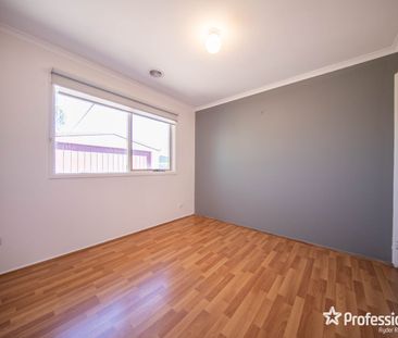 22 Denny Pl, Melton South, Vic 3338 - Photo 4