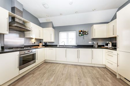 2 bedroom apartment to rent - Photo 5