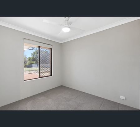 13 Farnham Place, Gosnells, WA 6110 - Photo 2