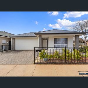 31 Toner Crescent, Evanston Park, SA 5116 - Photo 2