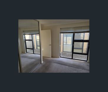 Modern UNFURNISHED 3 bedder AVAILABLE now ! - Photo 4