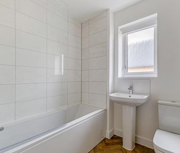 3 bedroom detached house to rent - Photo 4