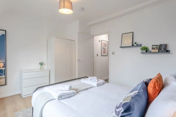 3 Bed Terraced House, Ambergate Street, SE17 - Photo 1