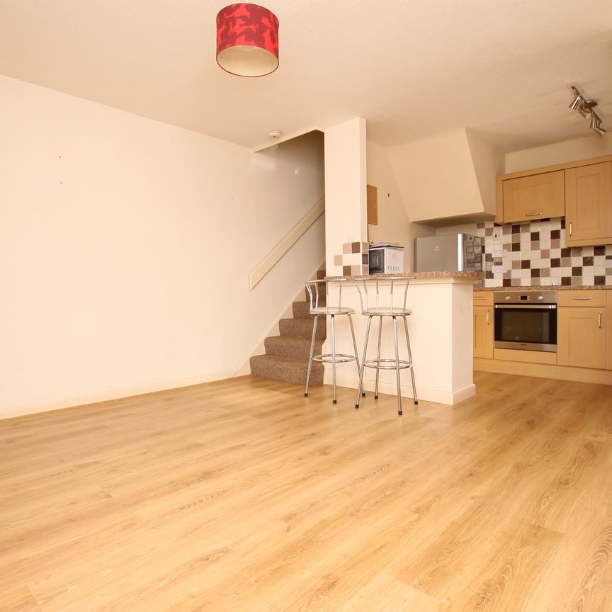 1 bedroom house to rent Cornhill Close, Addlestone, KT15 - Photo 1