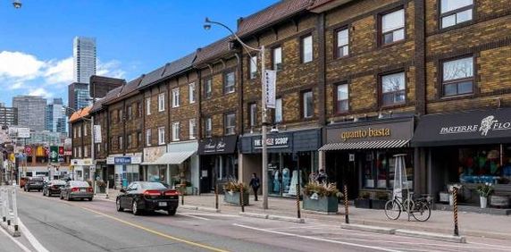 Above the shops of Rosedale/Summerhill!! One Bedroom! - Photo 2