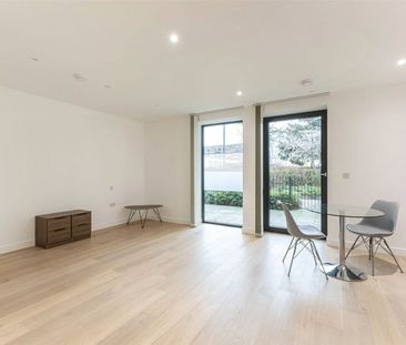 Rendal Way, London, E16 ground floor flat to rent - Photo 3