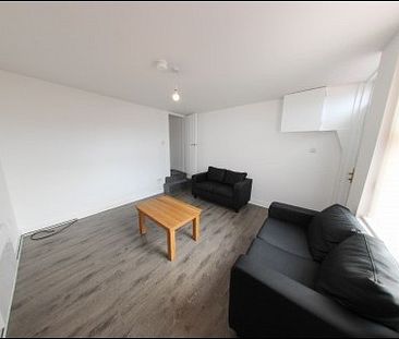 1 bedroom duplex flat in Leeds - Photo 1