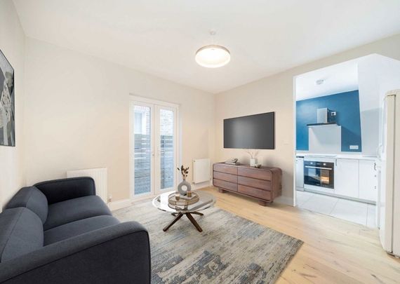 Mantilla Road, SW17 8DY, London - Photo 1