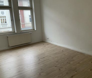 Altbauwohnung mit geräumiger Wohnküche, Balkon und hellem Wannenbad - Photo 4