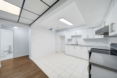 For Lease - 56 Ballard Crescent Unit# Lower, Newmarket, Ontario - Photo 2
