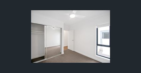 Character Family Home! - Photo 2