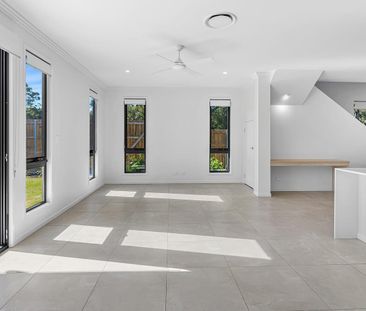 3 Bedroom Modern Townhome, DUCTED A/C, RESORT-POOL, BBQ AREA - Photo 1
